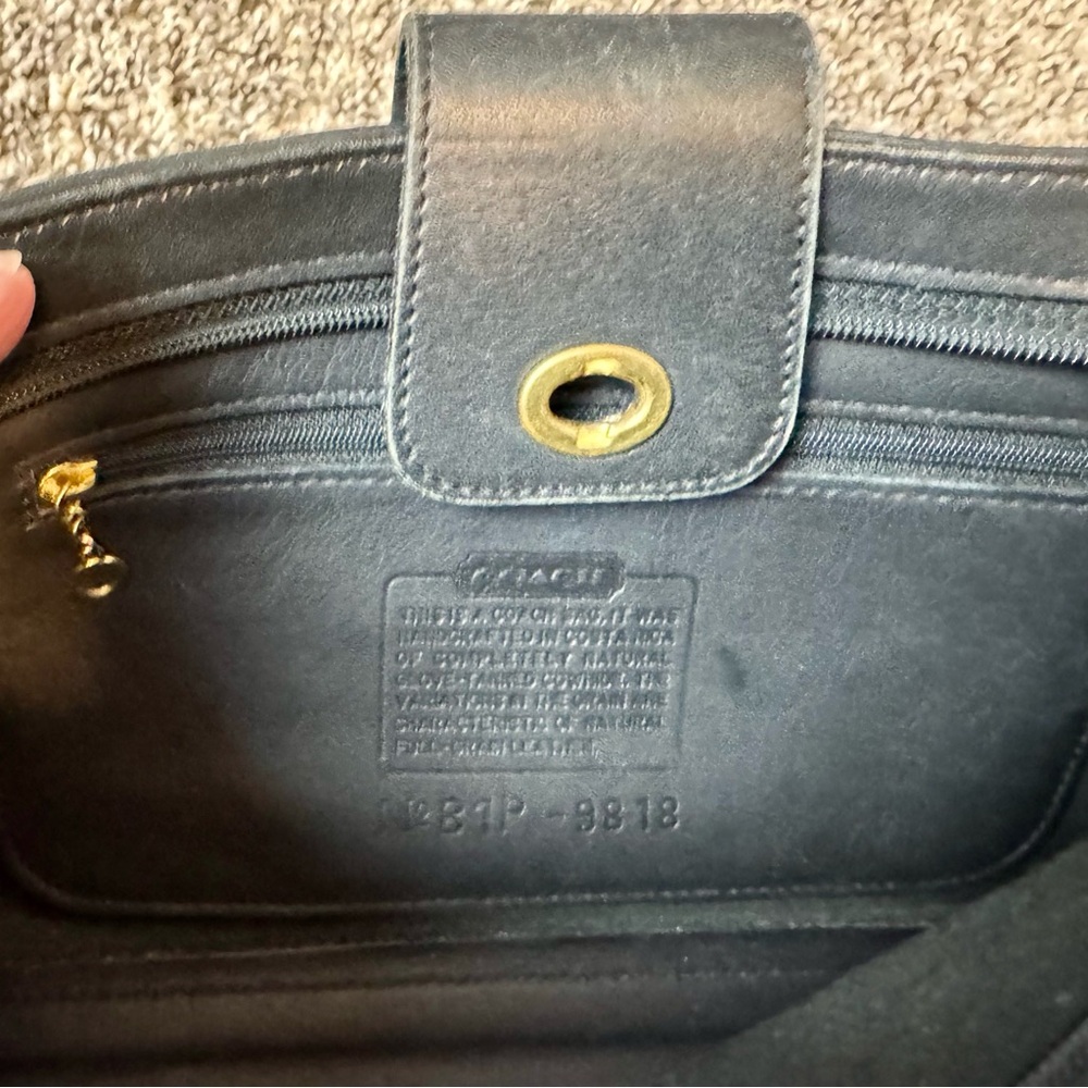 Vintage 90s Coach Black Leather Shoulder Bag with Gold Details - Picture 5 of 8